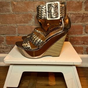 BCBGeneration BRAIDED METALLIC WEDGES
